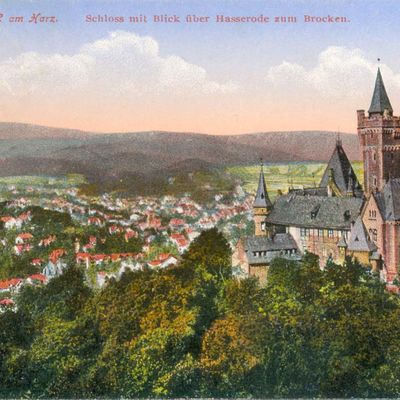 Bild vergrößern: PK_V_0121 Wernigerode Stadtansichten Schloss mit Blick über Hasserode z. Brocken