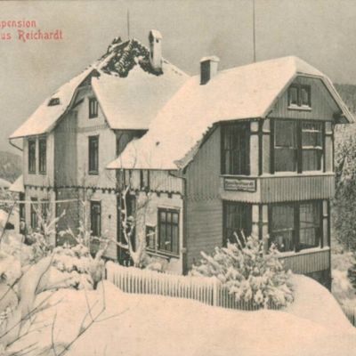 Bild vergrößern: PK_X_0135 Wernigerode Eingemeindungen Schierke, Fremdenpension Haus Reichardt, Außenansicht mit Schnee