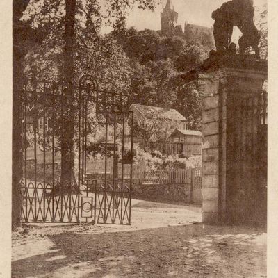 Bild vergrößern: PK_I_0061 Wernigerode Schloss Löwentor mit Schloss