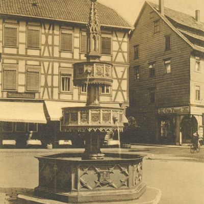 Bild vergrößern: PK_II_0182 Wernigerode Rathaus Alter Brunnen a. M.