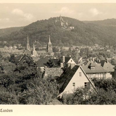 Bild vergrößern: PK_V_0036 Wernigerode Stadtansichten Gesamtansicht mit Schloss