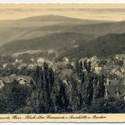 Bild vergrößern: PK_V_0167 Wernigerode Stadtansichten Blick über Hasserode zur Sennhütte und Brocken