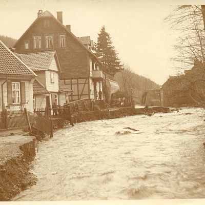 Bild vergrößern: PK_XII_0020 Wernigerode Geschichtl. Ereignisse Zerstörter Straßenteil Insel