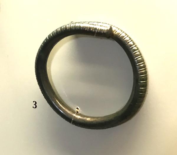 Armreif aus Bronze