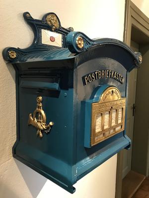 Zierelement "goldenes Posthorn"