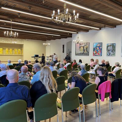 20220629_Gäste Eröffnung im Saal des Rathauses