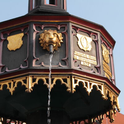 Verzierung und Wohlt&auml;ter