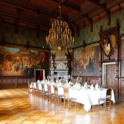 Speisesaal mit prunkvollen W&auml;nden