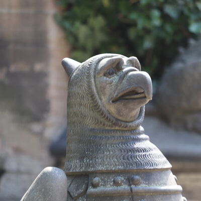 Gotische Greifsskulptur