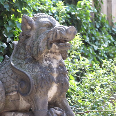 Skulptur eines heimischen Wildschweines