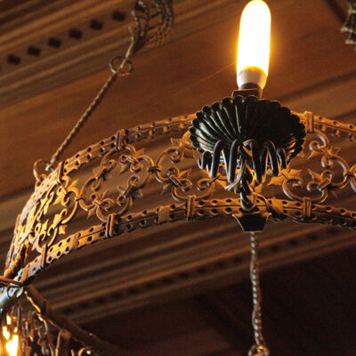 Gusseiserner antiker Kronleuchter