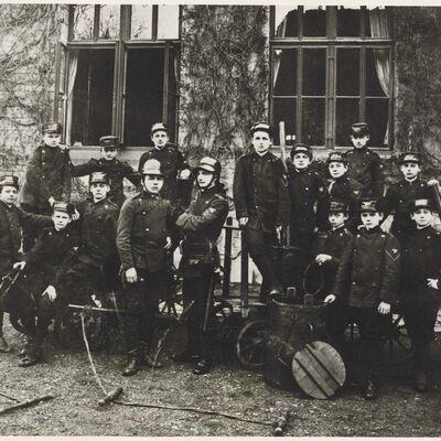 Sch&uuml;lerfeuerwehr F&uuml;rst-Otto-Gymnasium,um 1920, Fotosammlung Oemler, Stadtarchiv