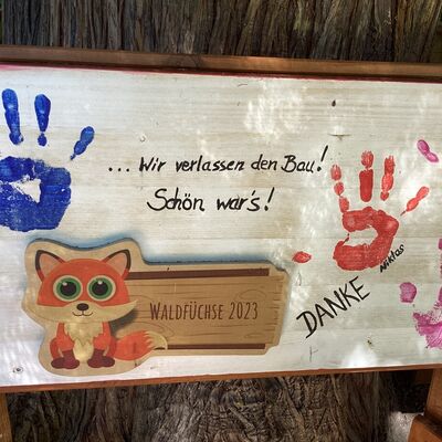 Bild vergr&ouml;&szlig;ern: Kita Villa Sonnenschein_Bank Waldf&uuml;chse