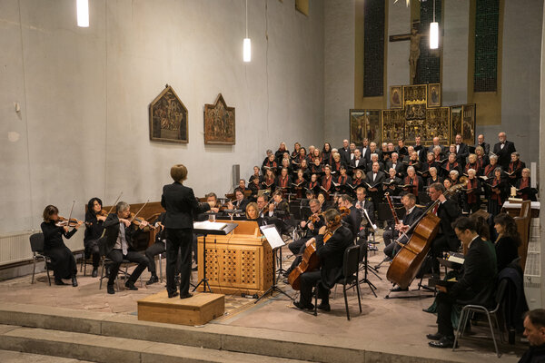 Kantorei Wernigerode und Philharmonisches Kammerorchester Wernigerode unter Leitung von Kantorin Anne Engel_Foto Torsten Wagner